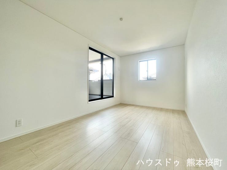 ■2階8帖洋室■心からリラックスできる静けさ、上質な眠りで、毎日をリセットします。明日への活力を養う空間です。
