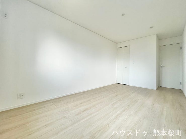■2階8帖洋室■心からリラックスできる静けさ、上質な眠りで、毎日をリセットします。明日への活力を養う空間です。