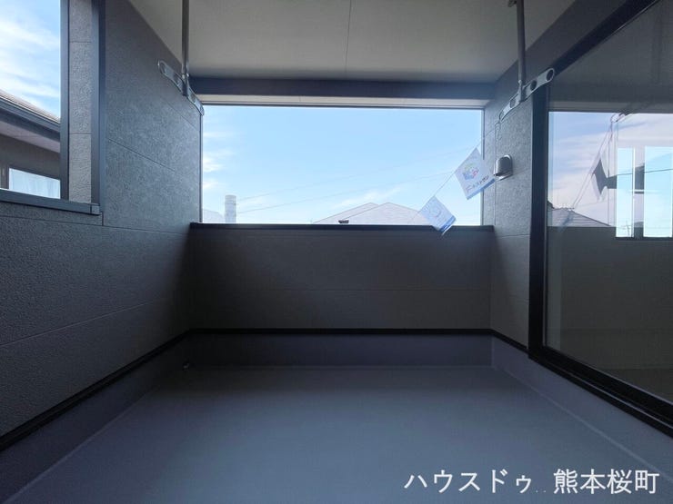 ■空の下の開放的な特等席■日光浴や読書、外の空気を感じながらリフレッシュ。暮らしを豊かにする、もう一つの心地よい空間です。