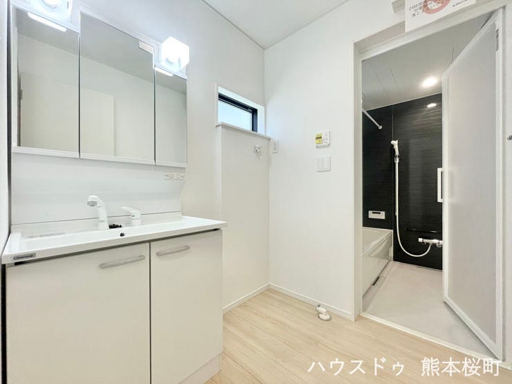 ■清々しいリフレッシュ空間■自分を磨き、気持ちを切り替える。心地よい光が差し込むプライベートスペース。