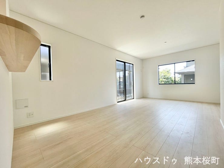 ■安らぎと笑顔の中心地■陽光が優しく降り注ぎ、会話が自然と弾む。ここでは、毎日が特別な時間へと変わります。