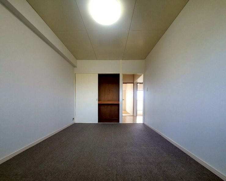 【Bedroom】ナチュラルな内装で、リラックスできる空間。寝室や書斎にも最適です。