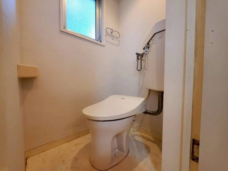 【Toilet】清潔感があり、落ち着いたデザインのトイレ。家族みんなが快適に使えます。