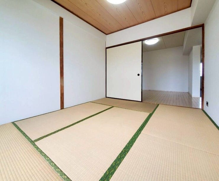 【Japanese Room】和室ならではのふすま収納。来客用の布団や季節物もすっきり収まります。