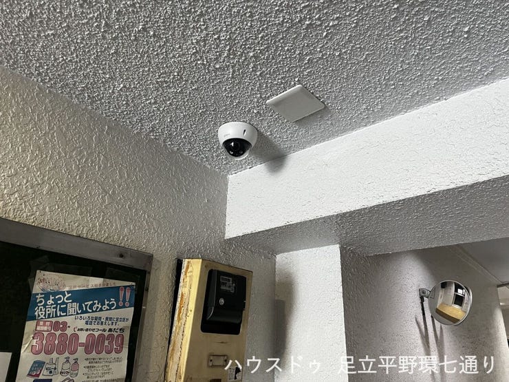 共用部には防犯カメラが設置されており、暮らしの安心感を高めます。