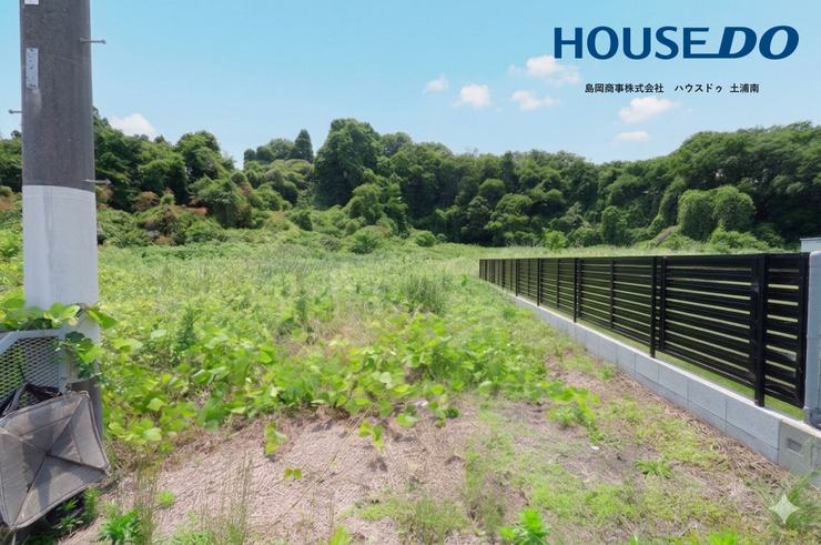 【道路に面している進入口の部分①】
道路から敷地内方面を撮影した写真となります!