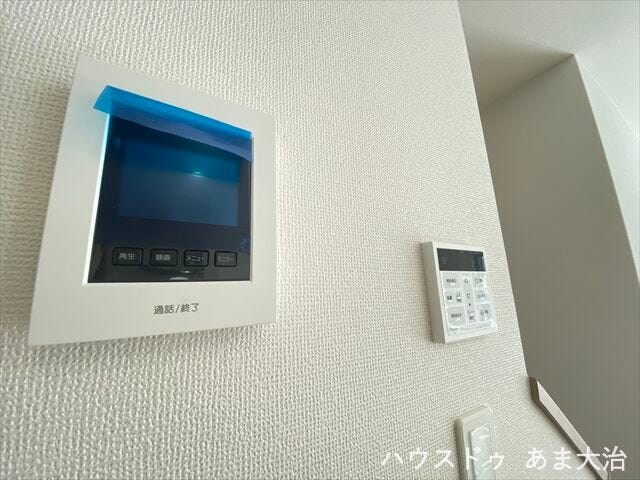 相手の顔をチェックできるモニター付きインターホン。