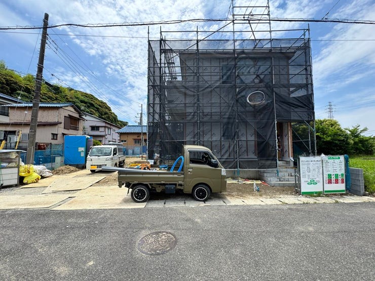 写真:上棟しました♪
カースペース並列2台♪
6月11日撮影♪