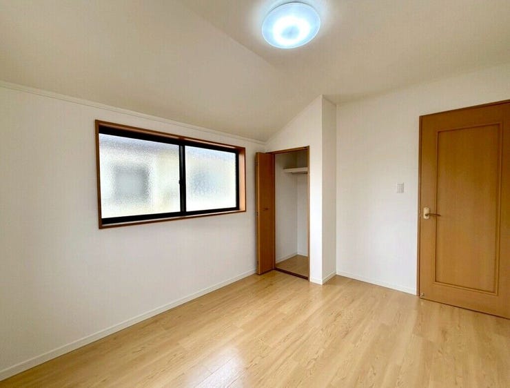 【Bedroom】主寝室や子ども部屋、在宅ワークにも使える洋室。暮らしに合わせて自由にレイアウトできます。