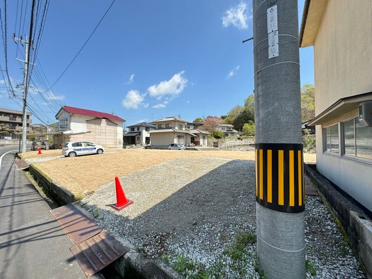 【ゆとりの95坪超!】2面道路に面した開放感豊かな高台の土地。建築条件はありませんので、お好きなハウスメーカーで夢のマイホームを建築可能です!