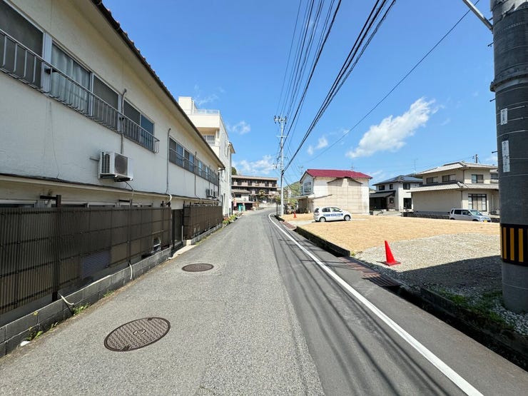 東側道路(バス道路)