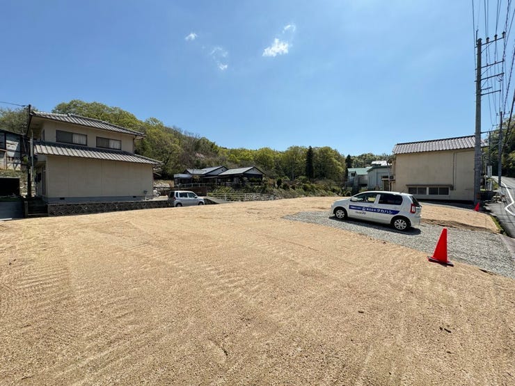【日当たり・通風良好】高台ならではの開放感を現地でぜひご体感ください!周辺は落ち着いた街並みで、のびのびとした暮らしが叶います。