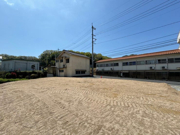 広々とした敷地のため、並列駐車スペースや庭付き一戸建てなど、こだわりの設計・プランニングが可能です!