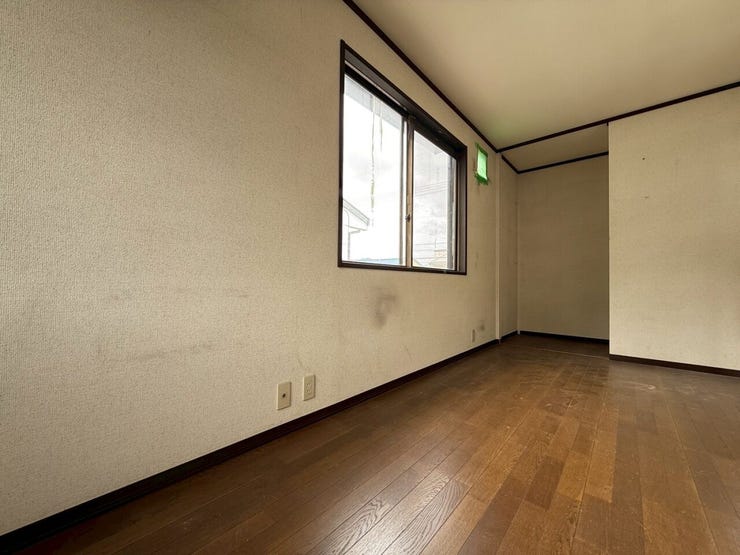 ※リフォーム工事中です。
収納がついているため、子供部屋としても使えますね♪