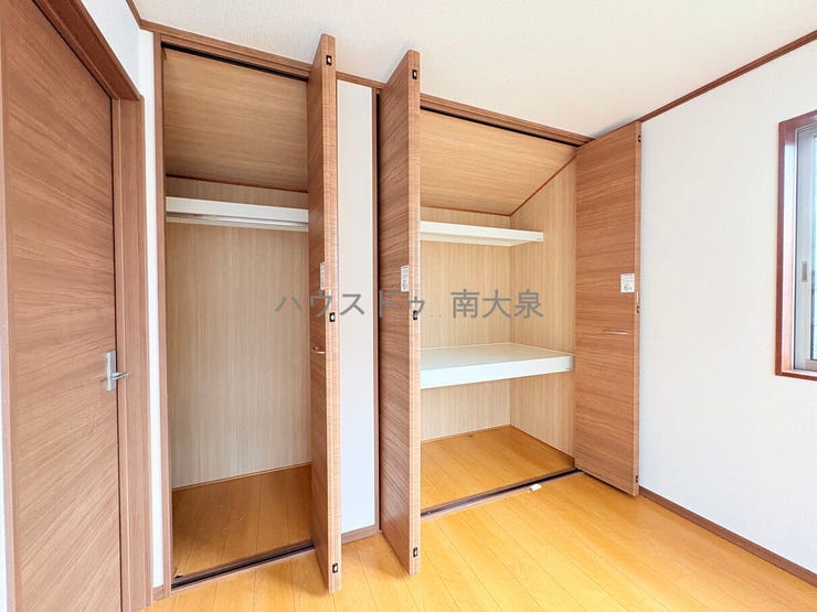 ●2階洋室内クローゼット