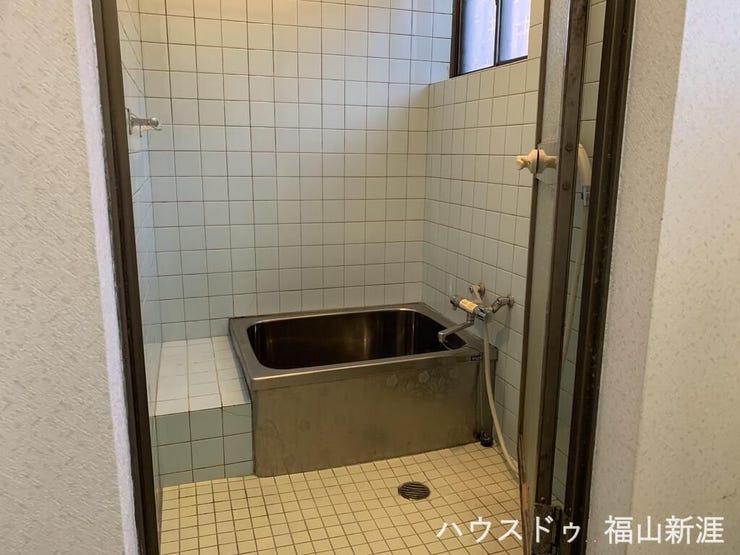 窓付きの浴室は換気がしやすく、湿気対策にも便利。