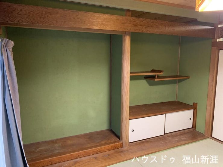 床の間と違い棚を備えた趣ある和室。来客時のおもてなしや、ご家族のくつろぎ空間として活躍します