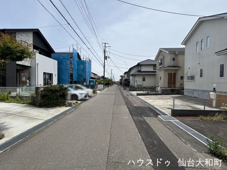 前面道路含む現地写真 *お車の出し入れもしやすい約5.9mの前面道路