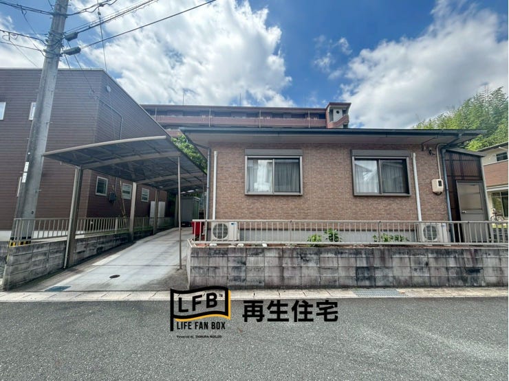 【外観】
大切な愛車を守るカーポート付き!平屋ならではの暮らしやすさがここに。