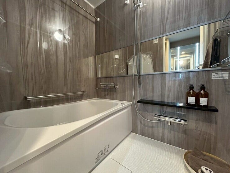 【Bathroom】お子様とのバスタイムにも十分な広さがあり、掃除も簡単にできます。
