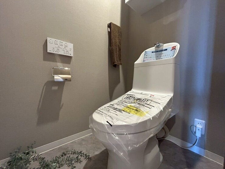 【Toilet】清潔感があり、落ち着いたデザインのトイレ。家族みんなが快適に使えます。