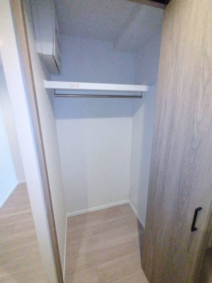 《収納》
各部屋にはもちろん、廊下部分にも収納スペースがあるのは嬉しいポイント◎
