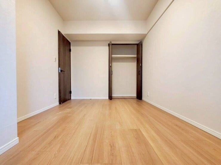 【Bedroom】ナチュラルな内装で、リラックスできる空間。寝室や書斎にも最適です。