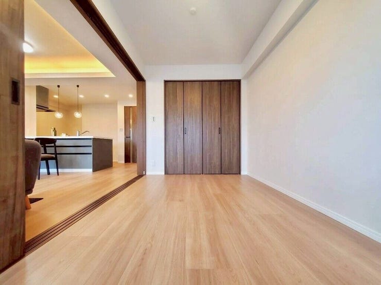 【Bedroom】クローゼット完備で収納力◎。家具の配置もしやすい機能的な洋室です。