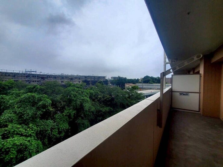 【Balcony】日当たりの良いバルコニーはお洗濯物がしっかり乾きやすく、毎日の家事にも重宝します。