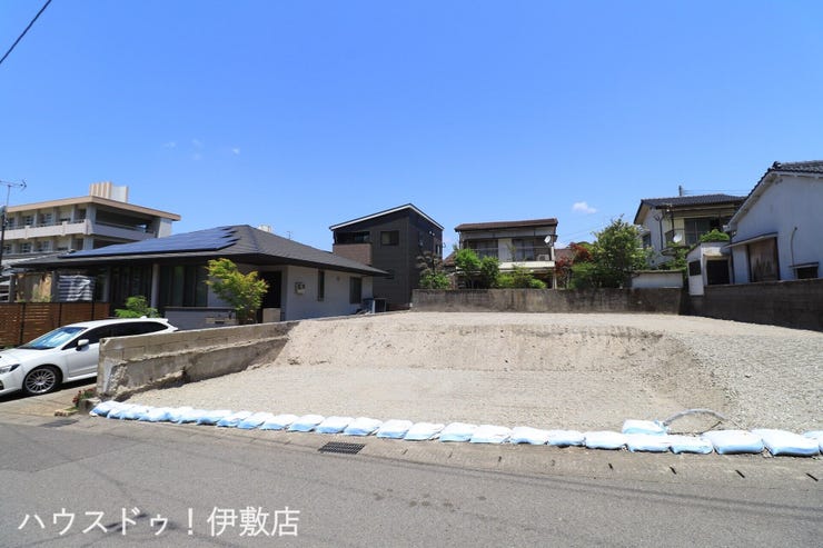 【外観】
【外観写真】
・草牟田小学校まで徒歩1分と通学に便利な立地
・リビング20帖と広々
・南向きで陽当たり良好