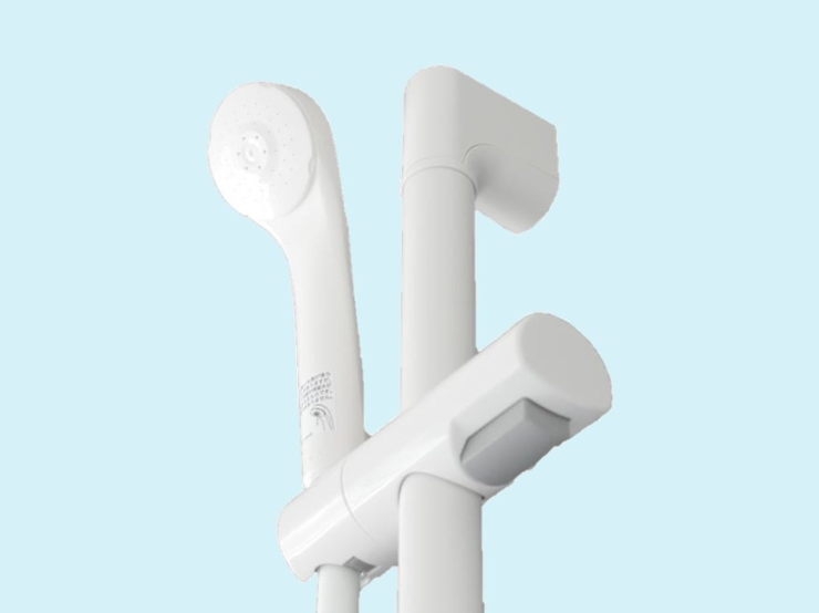 浴室のシャワーはスライドバーで高さの調節が可能です。使いやすい高さに調節ができるので便利ですよ