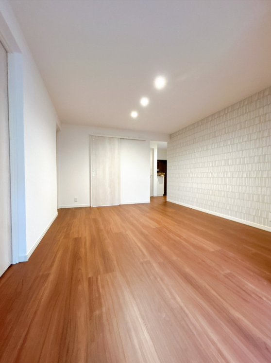 1階ホールです。趣味部屋、洗濯もの干し、セカンドリビング等、多様な使い方ができる空間です