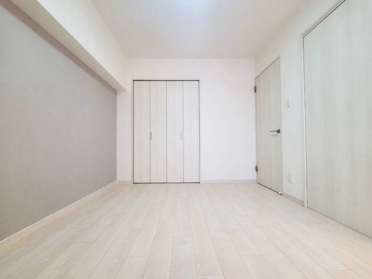 【Bedroom】ベッドとデスクを置いてもゆとりのある、使い勝手の良い広さの洋室です。