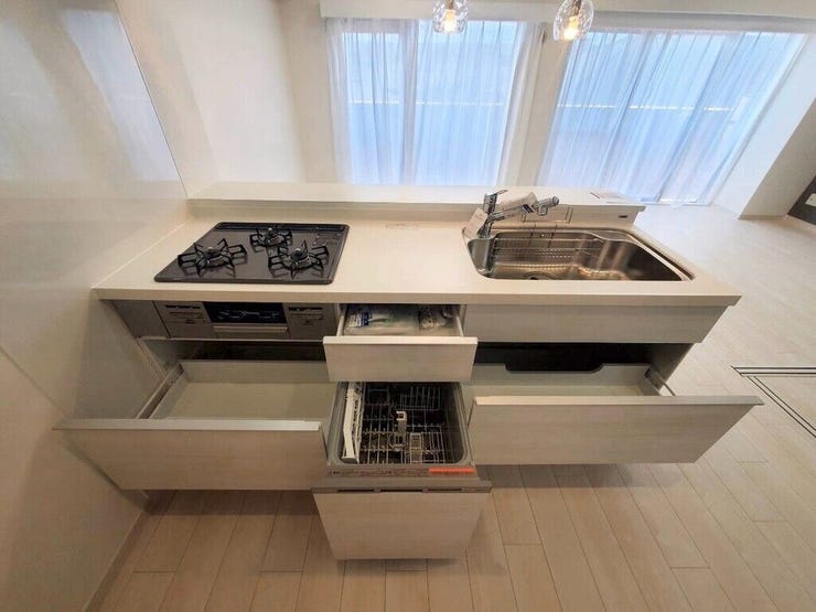 【kitchen】家事の時短に便利な食洗機付き。手洗い不要で毎日の負担を軽減します。