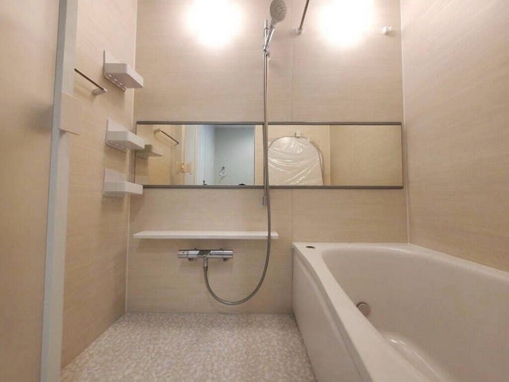 【Bathroom】広く快適な浴室で、ゆったりとお湯に浸かるひとときをお楽しみいただけます。