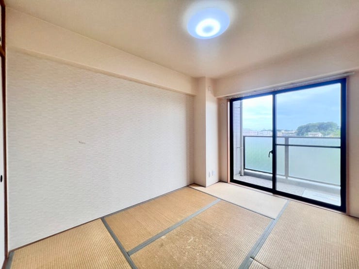 《6畳》そのままお使いいただくのはもちろん、和室→洋室へのリフォームも弊社にてご相談可能です!