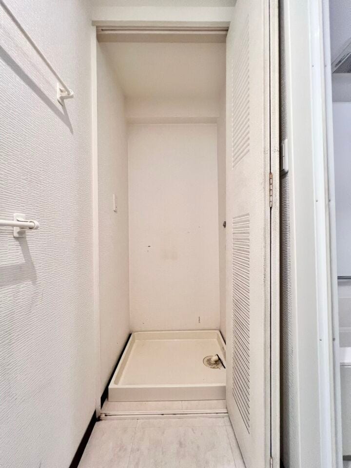室内洗濯機置き場を完備!扉付きのため、生活感を隠してすっきりとした空間を保てます。