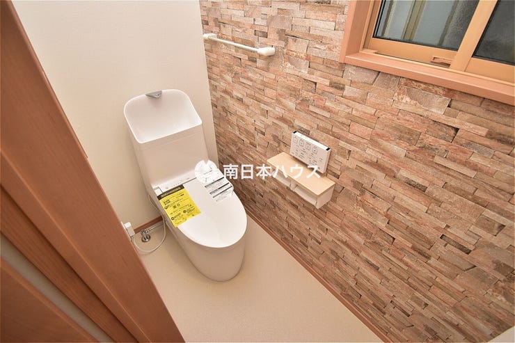【トイレ同型写真】温水洗浄便座機能付きです!