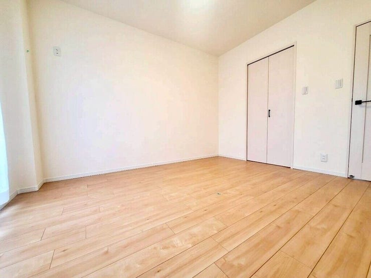 【Bedroom】主寝室や子ども部屋、在宅ワークにも使える洋室。暮らしに合わせて自由にレイアウトできます。