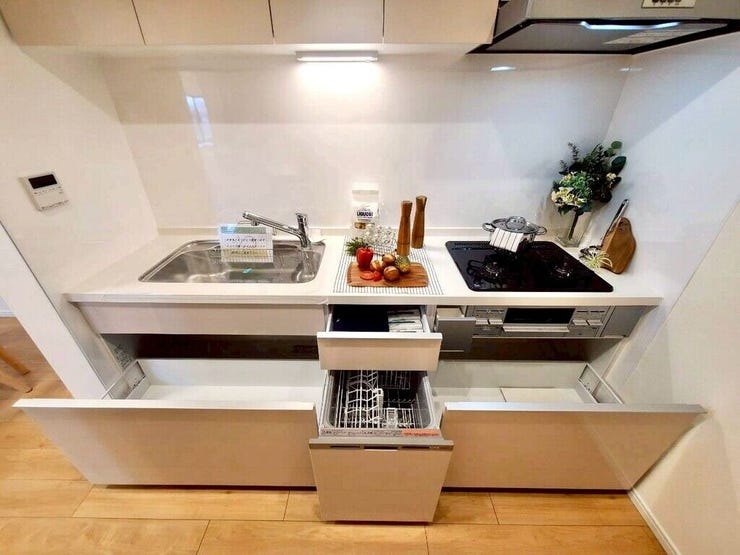 【kitchen】家事の時短に便利な食洗機付き。手洗い不要で毎日の負担を軽減します。