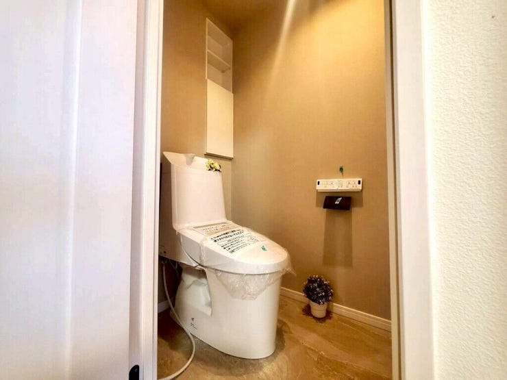【Toilet】清潔感があり、落ち着いたデザインのトイレ。家族みんなが快適に使えます。