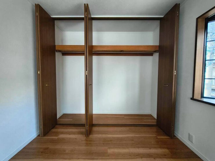 【Bedroom】クローゼット完備で収納力◎。家具の配置もしやすい機能的な洋室です。