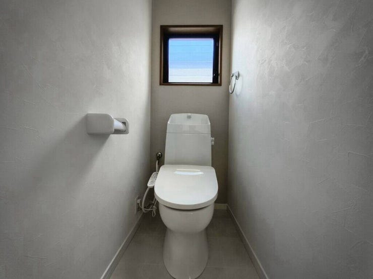 【Toilet】清潔感があり、落ち着いたデザインのトイレ。家族みんなが快適に使えます。