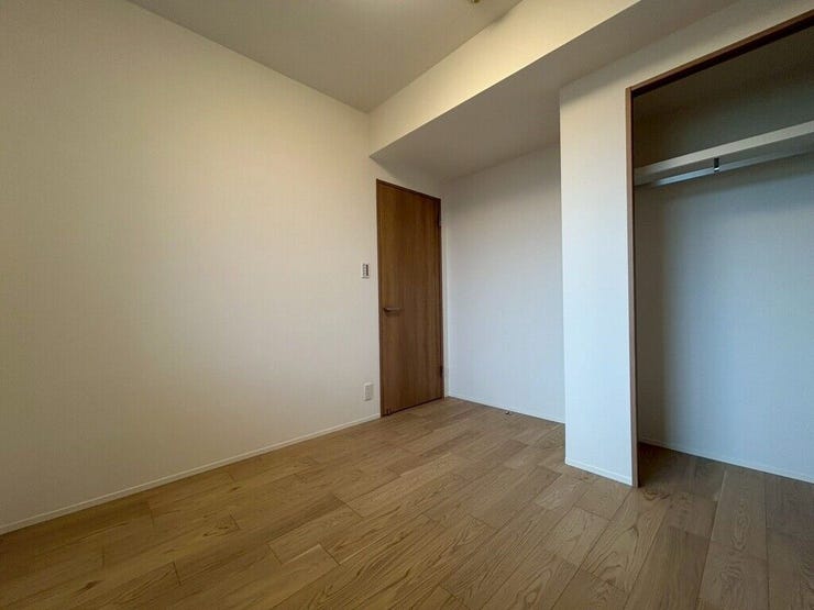 【Bedroom】ナチュラルな内装で、リラックスできる空間。寝室や書斎にも最適です。