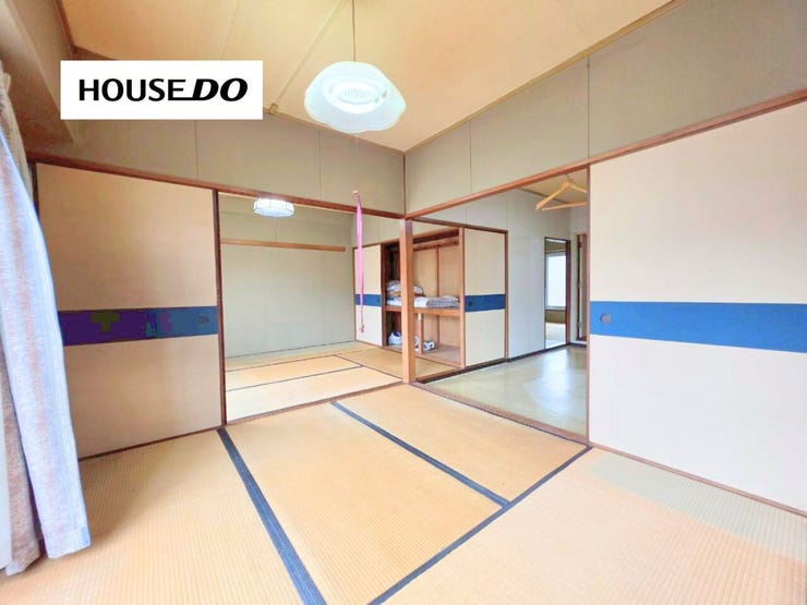 二間続きの和室を備えたゆとりある間取り。襖を開放すれば開放感あふれる大空間となり、ご家族の団らんや来客時にも便利。押入収納付きでお布団や季節用品もすっきり収納できます♪