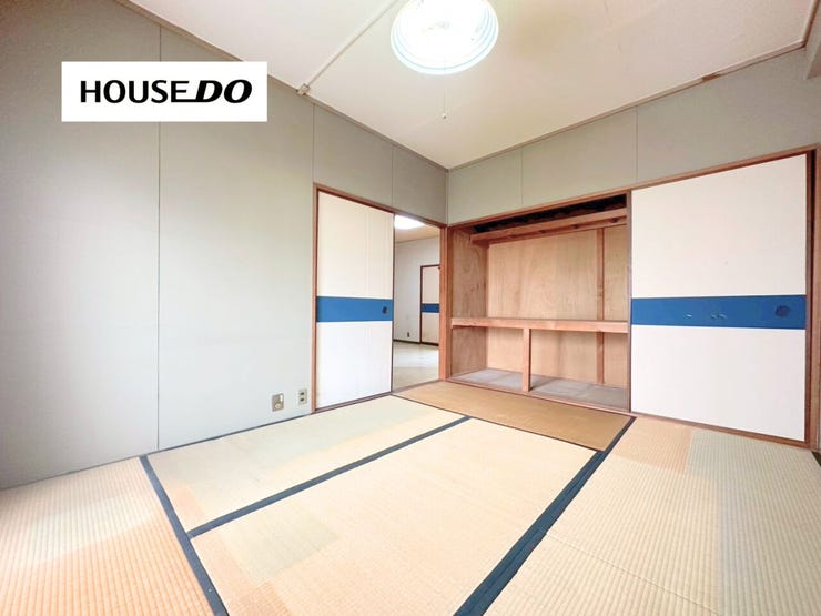 ゆとりある和室は主寝室や客間としても活躍。大容量の押入収納を備え、お布団や季節用品もすっきり整理できます。畳の温もりを感じながら、ゆったりとくつろげる落ち着きのある空間です♪