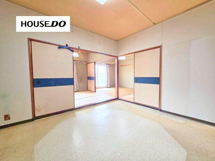 和室とつながる開放的な居室空間。ライフスタイルに合わせて間仕切りできるため、リビング・寝室・趣味部屋など多彩な使い方が可能。ゆとりある住空間が魅力です!