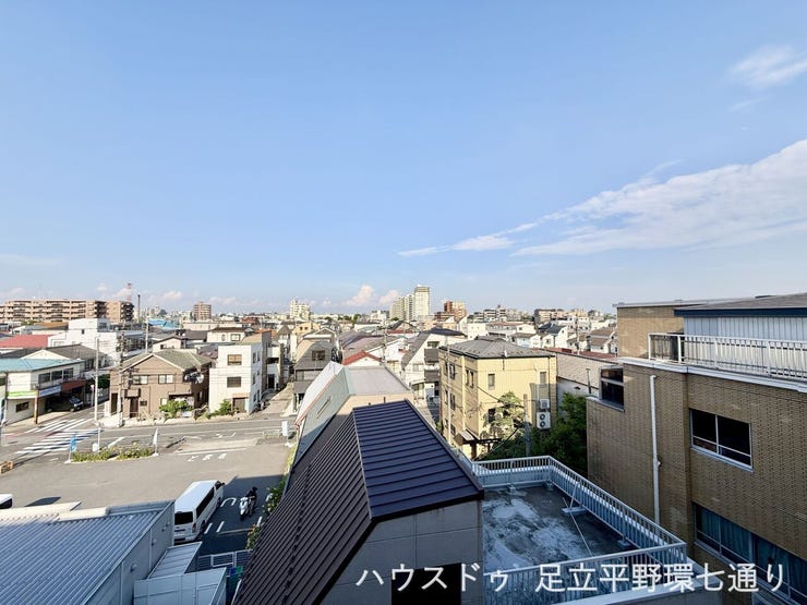 開放感あふれる眺望が魅力。晴れた日は青空が広がり、毎日の暮らしに心地よさをプラスします。