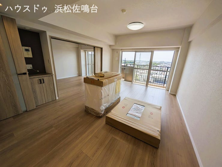 クロス、床新品リフォーム済!ドア類の建具までも新調した古リノベーションのお部屋となります。