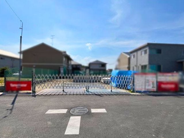 建物前面に3台停められる駐車場になります
(2026年6月13日 撮影)
